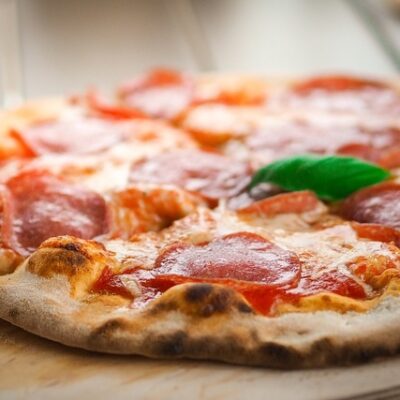 Comment réchauffer une pizza surgelé sans four ?